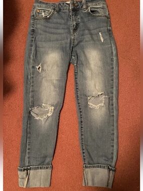 Enjean Denim Co Jeans Capri Women's Size 9 Ripped blue jeans cuffed hem.